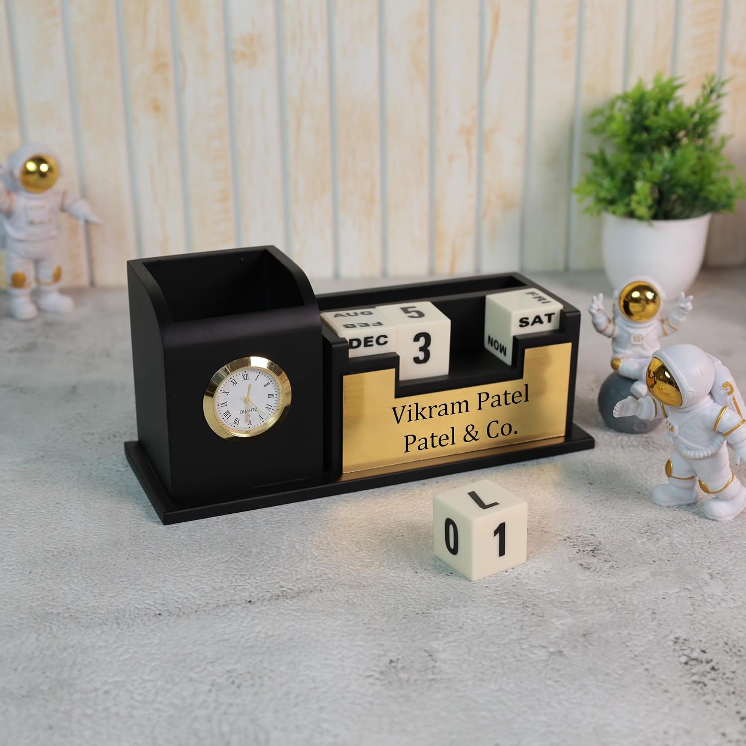 Personalized Signature Time Desk Pen Stand